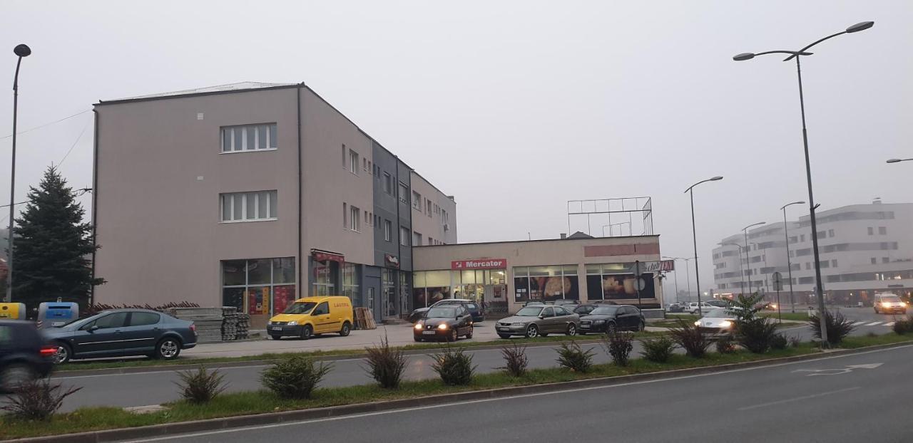 Trosoban Stan U Zenici Apartment Zenica Exterior foto