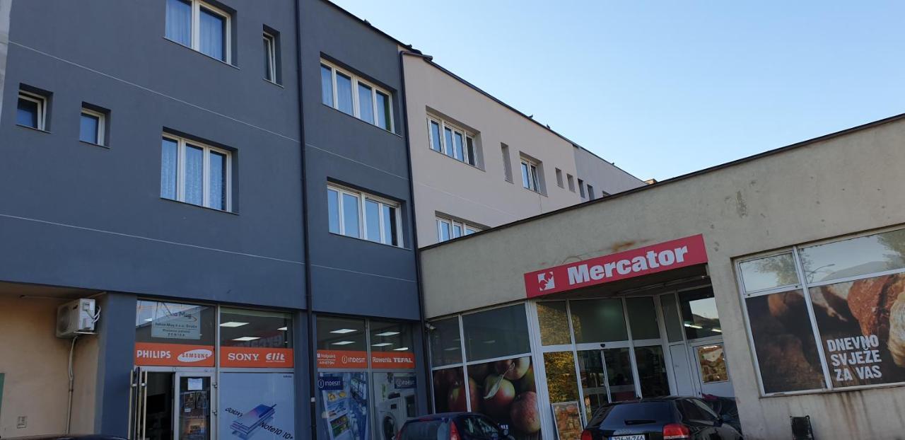 Trosoban Stan U Zenici Apartment Zenica Exterior foto